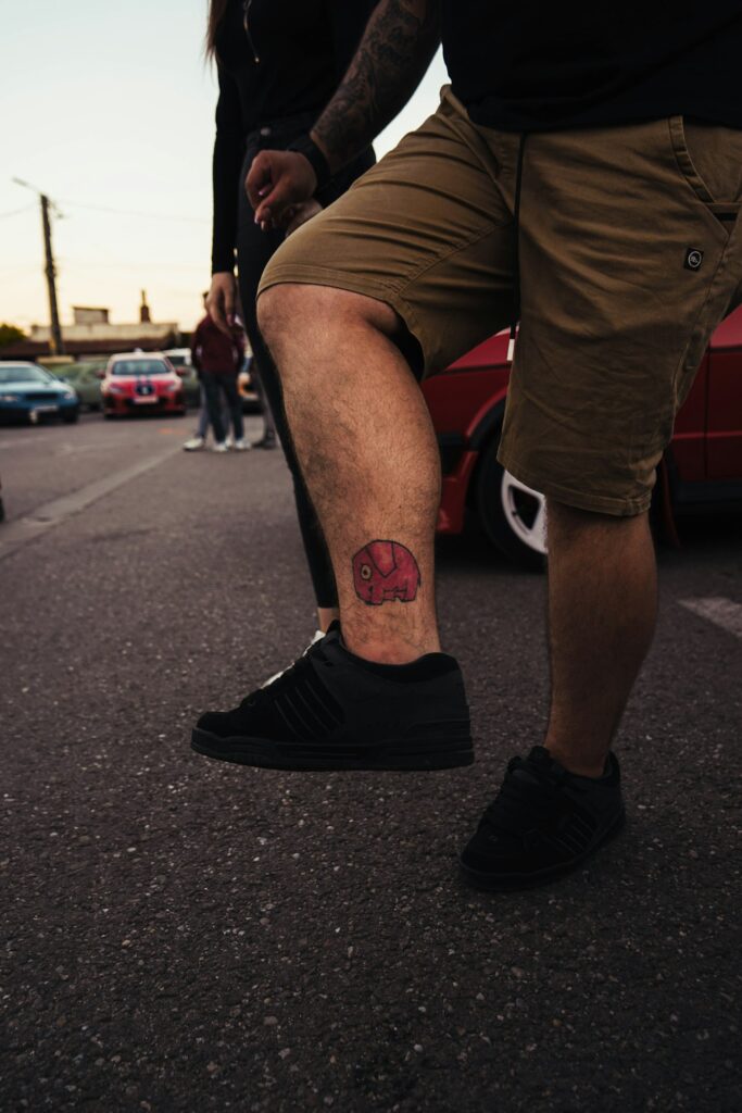 Color tattoo on the knee of a man